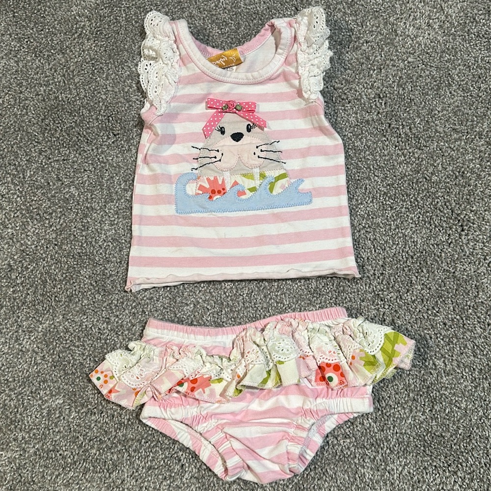 Haute Baby Walrus striped eyelet Ruffle 2 piece outfit 6-9 months‎